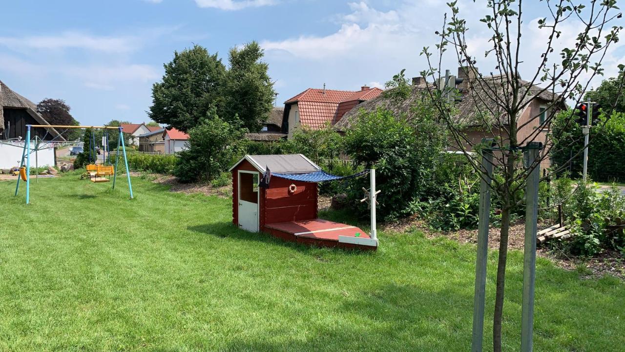 Ferienhaus Alte Schule Rambin Auf Ruegen Exterior foto